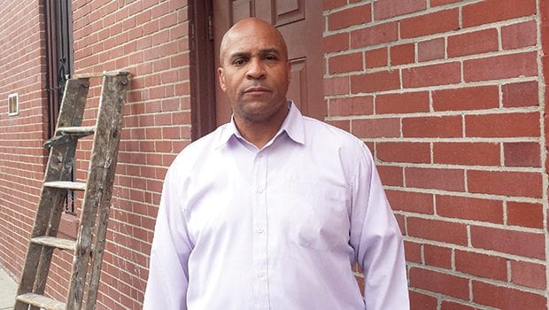 U.S. marshals raid Roxbury radio station U.S. marshals raid Roxbury radio station