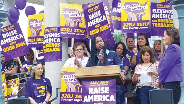 Elizabeth Warren rallies with thousands of union service workers Elizabeth Warren rallies with thousands of union service workers