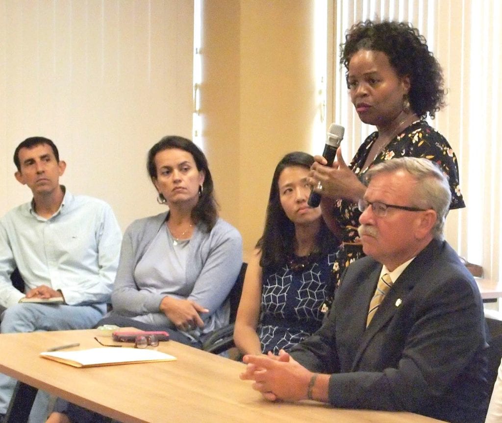 Roxbury residents discuss opioid crisis response Roxbury residents discuss opioid crisis response