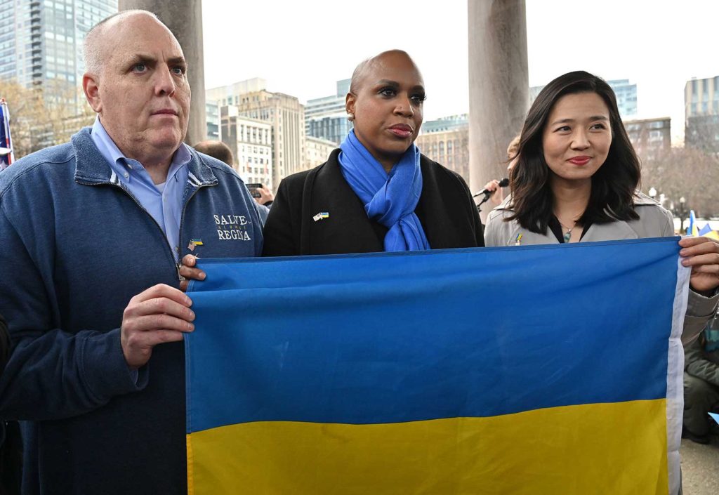 Wu calls on locals to support Ukrainians