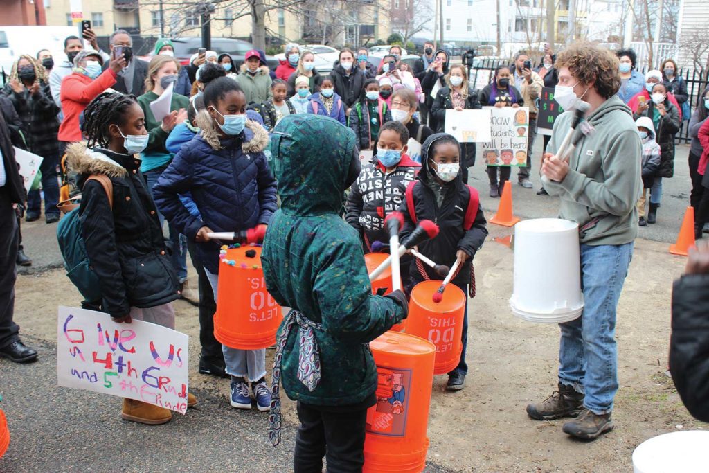 Shaw school community seeks district support Shaw school community seeks district support