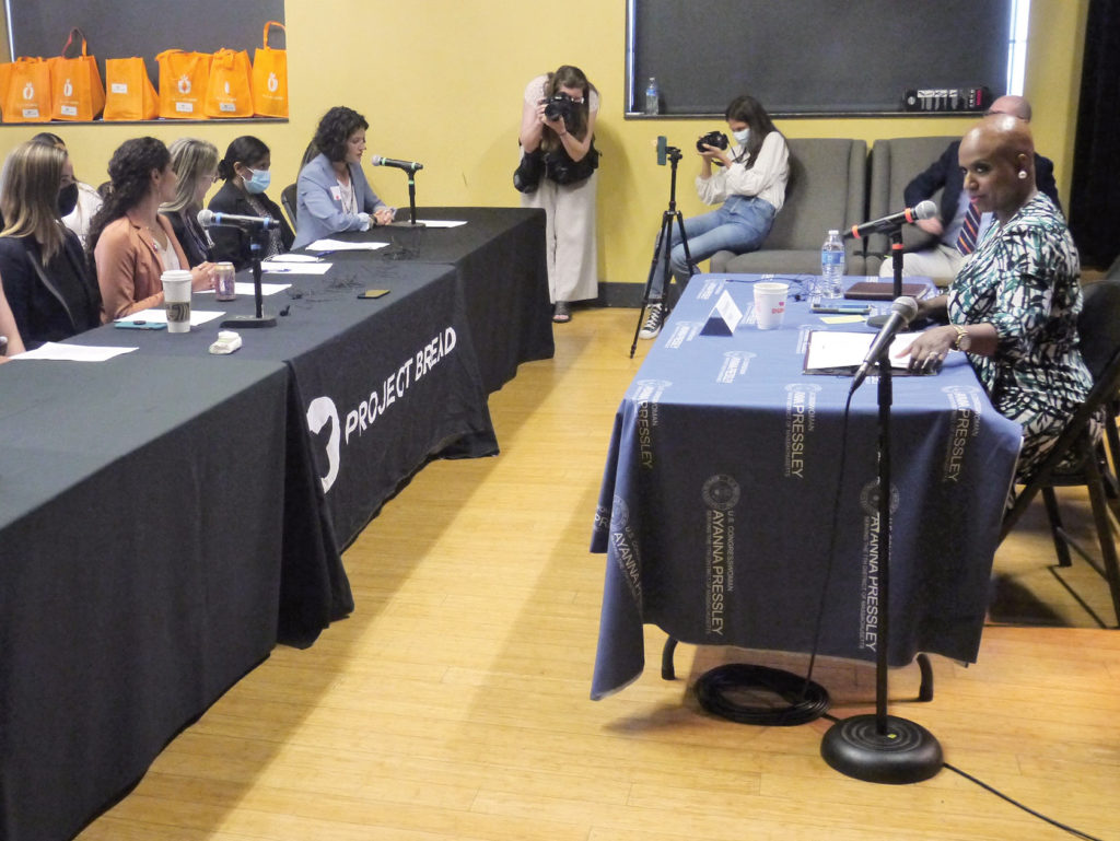 Pressley hosts meeting on hunger Pressley hosts meeting on hunger
