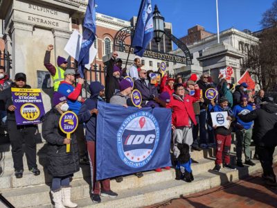 Rideshare drivers rally, call for right to unionize