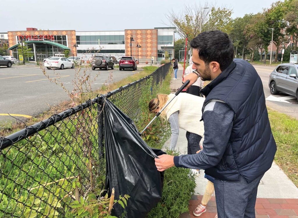 City team, residents rally to clean up Roxbury tour site City team, residents rally to clean up Roxbury tour site